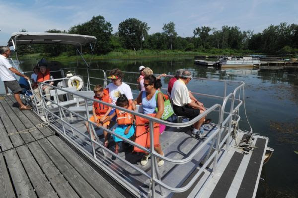 pontoon_boat.jpg pontoon_boat.jpg
