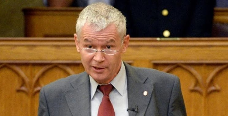 Több mint 100 fideszes korrupciós ügy eltussolásával vádolják Polt Pétert