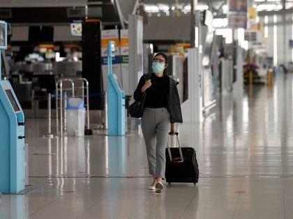 “Una de las cosas más importantes que pueden hacer los pasajeros para reducir el contacto en un punto de control es empacar de manera inteligente" (REUTERS)