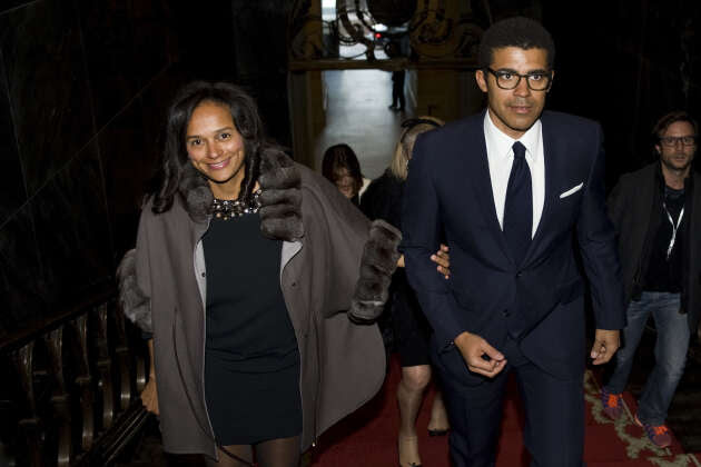 Isabel dos Santos accompagnée de son époux et partenaire d’affaires, Sindika Dokolo, à Porto (Portugal), en mars 2015.