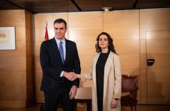 El difícil equilibrio de Arrimadas: ofertas de pacto a Sánchez, gobiernos con el PP y mítines en Euskadi junto a Casado
