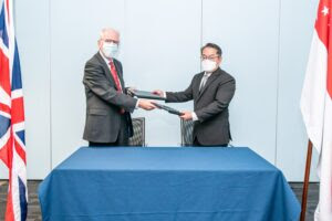 Mr Tan Soon Kim, ESG, and Simon Edmonds (Innovate UK) signed a Singapore-UK Memorandum of Understanding