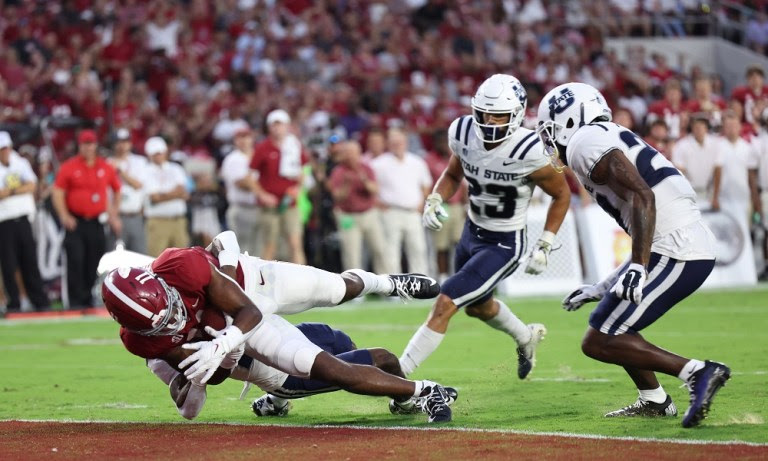 Alabama WR Traeshon Holden (#11) dives into the end zone for a touchdown versus Utah State