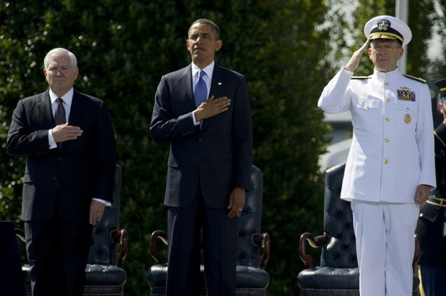 (L to R) Secretary of Defense Robert M. Gates, President Barack Obama and Chairman of the Joint Chiefs of Staff Adm. Mike Mullen on June 30, 2011. Credit: DoD photo by Mass Communication Specialist 1st Class Chad J. McNeeley/Released