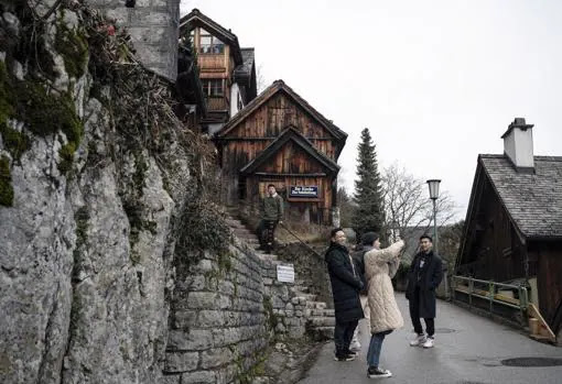 Turistas en las calles de Hallstatt