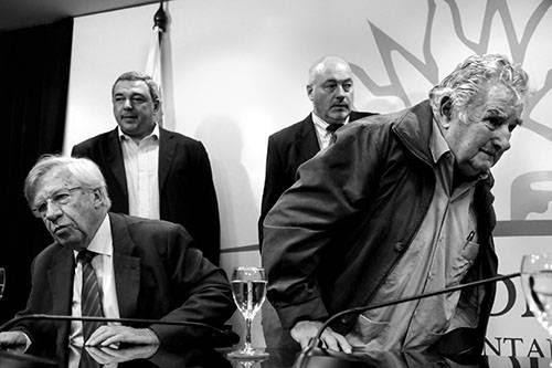 Danilo Astori, Jose Mujica, Mario Bergara y Homero Guerrero ayer durante la conferencia en Torre Ejecutiva. /Foto: Javier Calvelo 