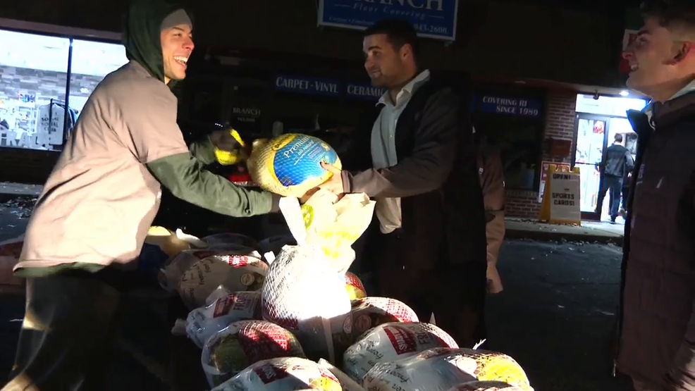  Friends help feed over 300 families ahead of the holiday with turkey giveaways