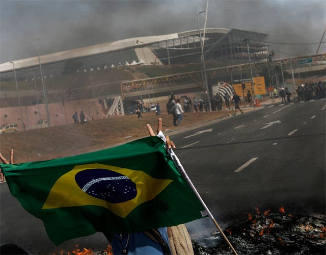 Protesta contra el Mundial en los alrededores del estadio de Sao Paulo, hace unos días. REUTERS/Nacho Doce