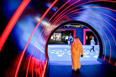 المهرجان الدولي للتصوير "اكسبوجر" يجمع عمالقة التصوير الفوتوغرافي والسينمائي في الشارقة المهرجان الدولي للتصوير "اكسبوجر" يجمع عمالقة التصوير الفوتوغرافي والسينمائي في الشارقة