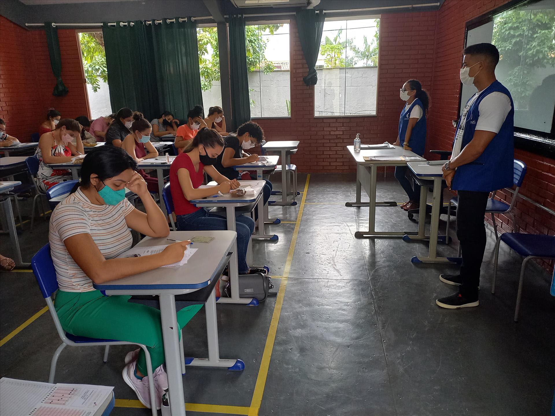 Candidatos à Medicina durante vestibular em Augustinópolis (Foto: Ananda Portilho/Dicom Unitins)