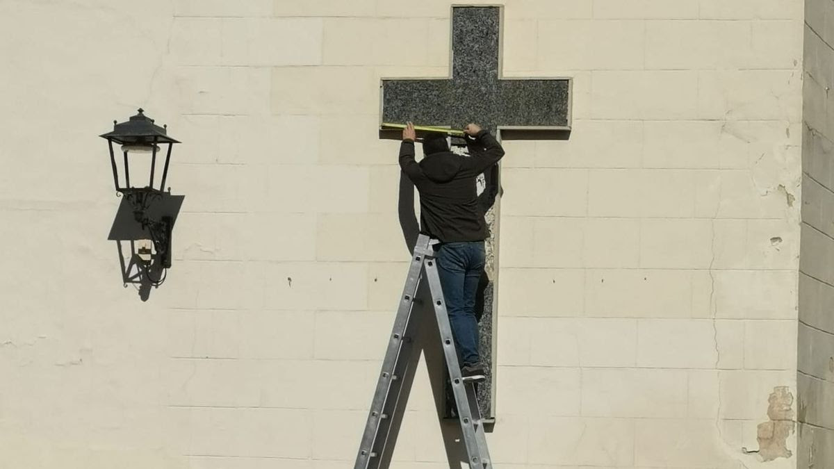 Valencia Laica denuncia que el Ayuntamiento de Alcàsser ayude a reparar la cruz de la Iglesia