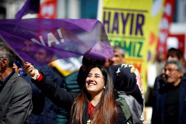 Pro-Kurdish opposition Peoples' Democratic Party (HDP) and “Hayir” (“No”) supporters rally in Istanbul on April 13. (Osman Orsal/Reuters)