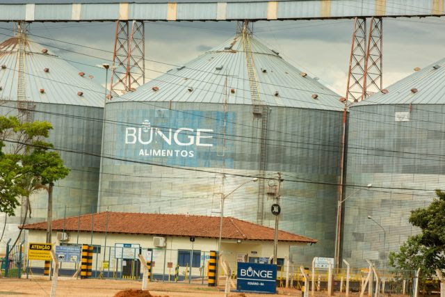 Entrada de uma das instalações da empresa Bunge alimentos. Ela pode captar cerca de 185 bilhões de litros de água anuais