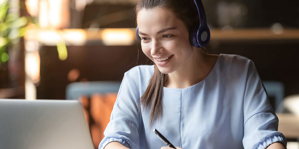 woman at a laptop