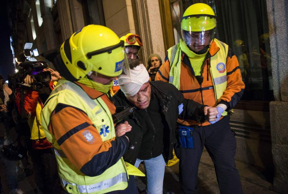 El Samur atiende a un herido