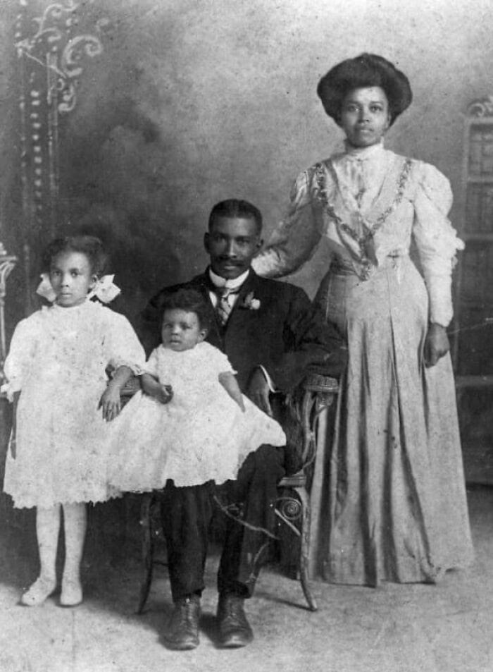 A Family                                                      Portrait.                                                      Gainesville,                                                      Florida - 1900.                                                      Source: State                                                      Library And                                                      Archives Of                                                      Florida