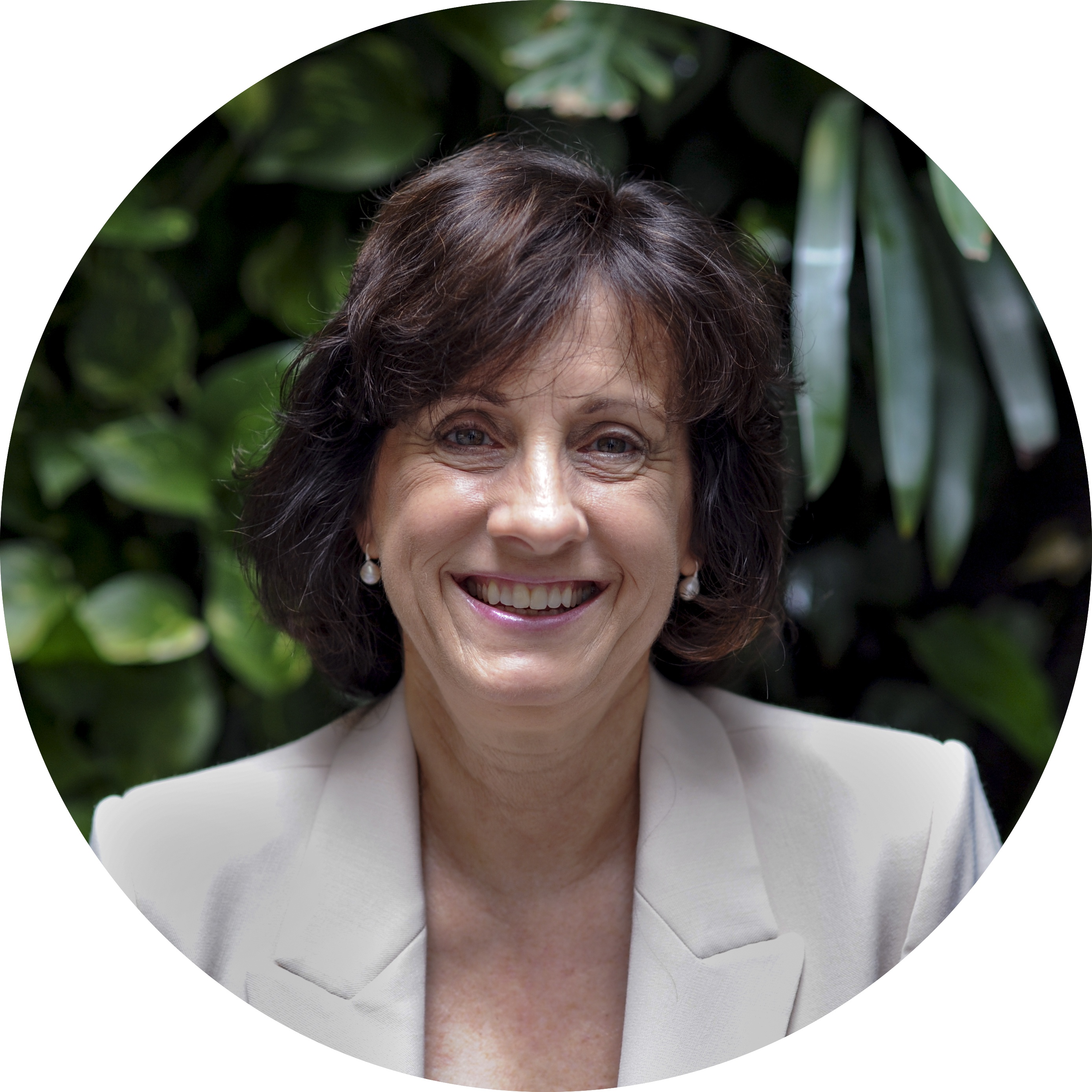 Lesley_Hughes_circle.png