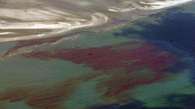 Mancha de óleo no Golfo do México após incidente com plataforma Deepwater Horizon