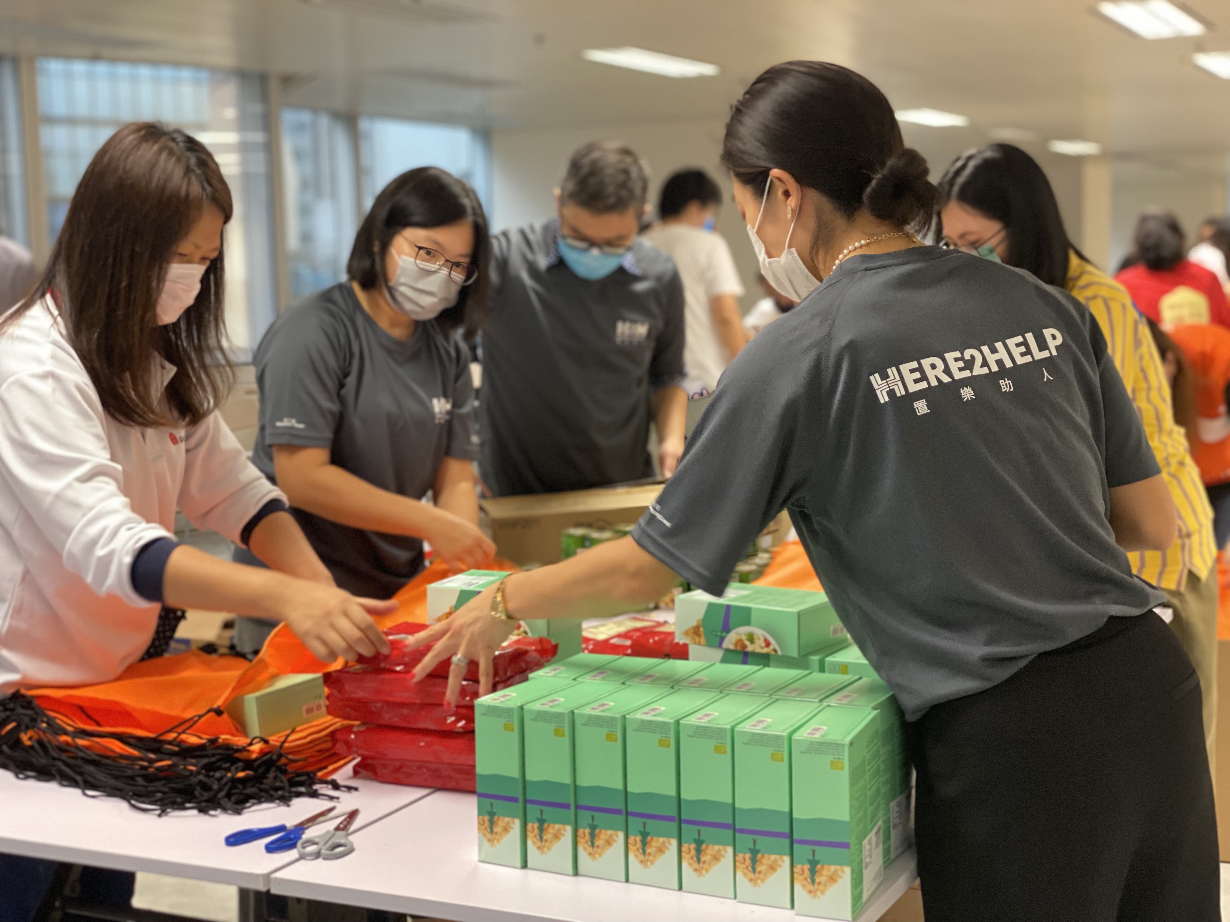 Hongkong Land today announces an injection of HK$15 million into the HOME FUND to support NGOs deliver essential items such as hot meals, food packs, test kits, and anti-pandemic supplies to the underprivileged.