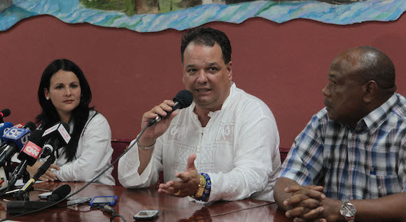 Conferencia de prensa de la delegación cubana que asiste a los Foros paralelos de la Cumbre de las Américas, en Panamá. Foto: Ismael Francisco/ Cubadebate