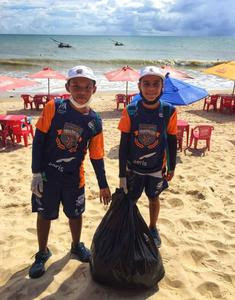 Triatletas mirins de Caucaia fazem limpeza da praia