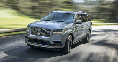 The all-new 2018 Lincoln Navigator features Lincoln Play, plus an available rear-seat entertainment system that allows passengers to stream movies, TV shows, games and other content wirelessly with compatible mobile devices. (PRNewsfoto/The Lincoln Motor Company)