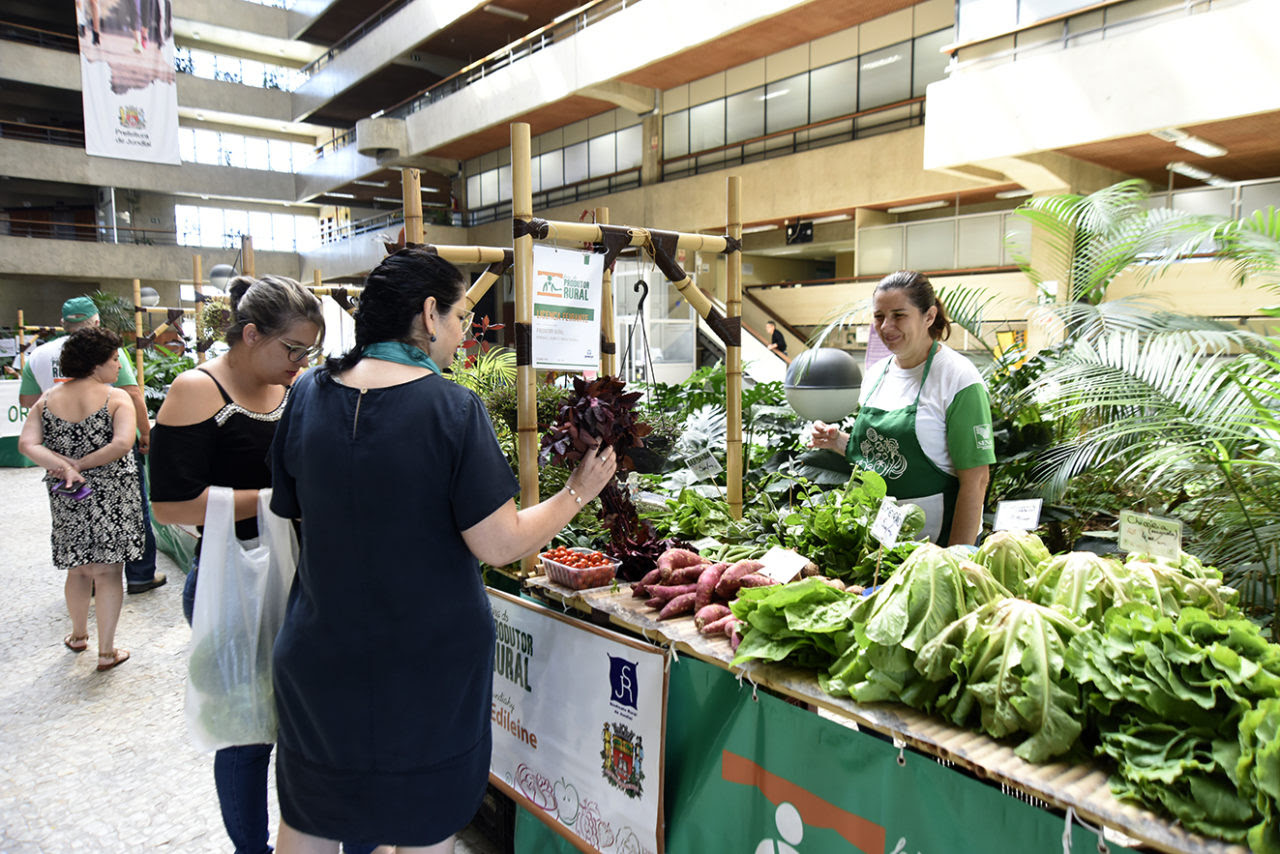 DESCRIÇÃO DA IMAGEM
Barraca com exposição de produtos de hortifruti