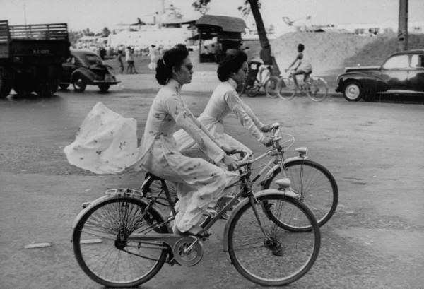 Phụ nữ
                Saigon những năm 1960. Nguồn: by John Dominis / LIFE
                photo archive