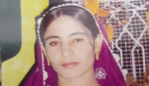 Pakistan: Muslims stone woman to death in honor killing