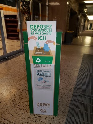 Disposal boxes for masks and disposable gloves have been installed in public buildings in Saint-Laurent. (CNW Group/Ville de Montréal - Arrondissement de Saint-Laurent)