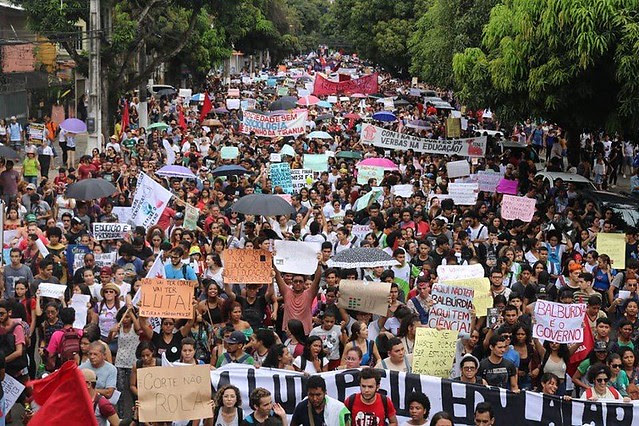 Profesores, trabajadores y estudiantes se movilizaron este 15 de mayo contra los recortes en la educación - Créditos: Frente Brasil Popular (Pará)
