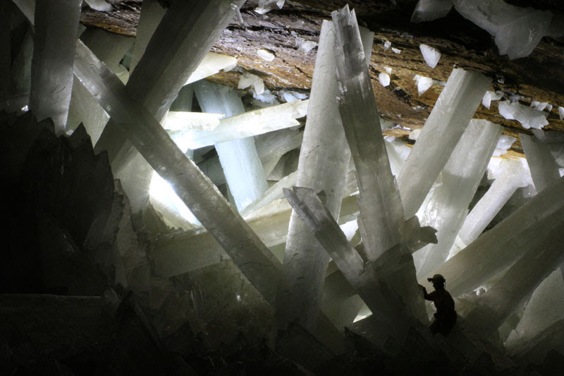 giant-crystal-cave-Naica-mexico