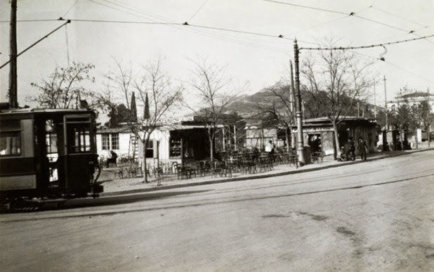 Η λεωφόρος Αλεξάνδρας στην συμβολή της με την λεωφόρο Βασιλίσσης Σοφίας, στους Αμπελοκήπους 1937.
