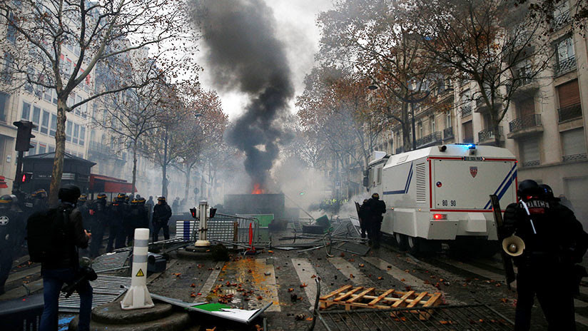 VIDEOS: Jornada de caos y violencia en París deja 110 heridos y 255 detenidos