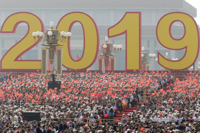 A diferencia de Rusia y Francia, donde los desfiles militares se celebran anualmente, China lo hace una vez cada década. Así que los desfiles del país asiático tienen una enorme importancia, puesto que cada uno marca los hitos en el desarrollo armamentístico chino