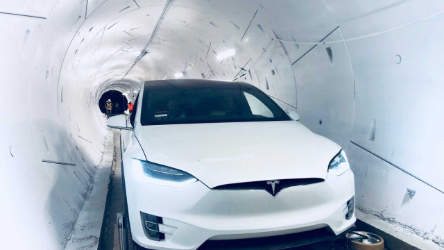 Tesla inicia recolhimento de mais de 9 mil carros Model X