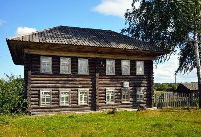 Школа, в которой учился Павлик Морозов, а сейчас находится музей его имени | Фото: autotravel.ru Школа, в которой учился Павлик Морозов, а сейчас находится музей его имени | Фото: autotravel.ru