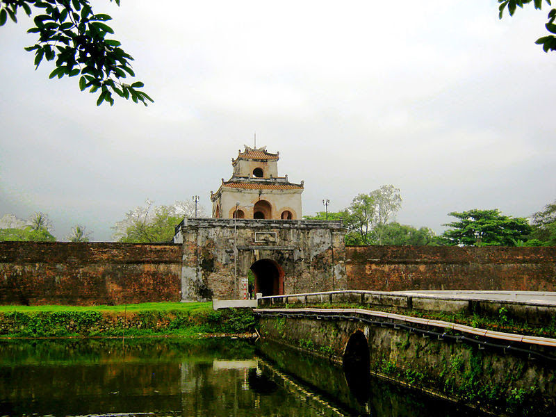 File:Cửa Thượng Tứ ở Huế.jpg