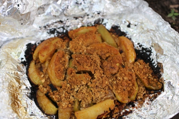 apple crisp in tin foil campfire dessert