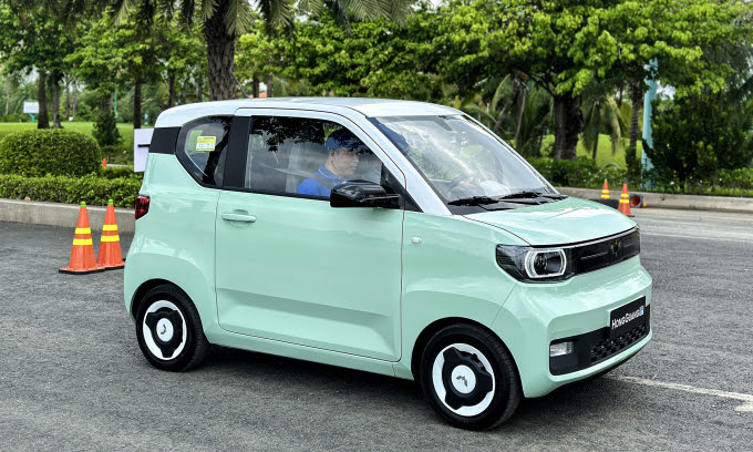 The Wuling Hongguang Mini EV at a golf course in Ho Chi Minh City in June 2023. Photo by Thanh Nhan