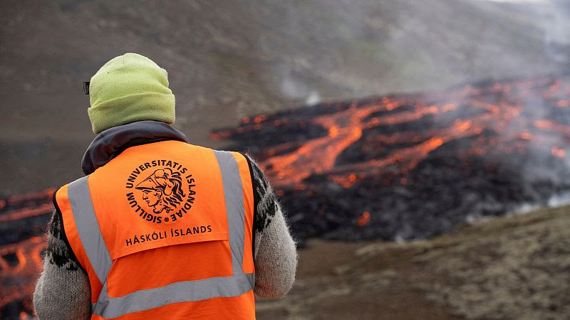 Iceland declares state of emergency over escalating earthquakes and volcano eruption fears 800x450_cmsv2_fb6b8b7a-7bb3-539f-ae74-c31b10b96c6e-8032768