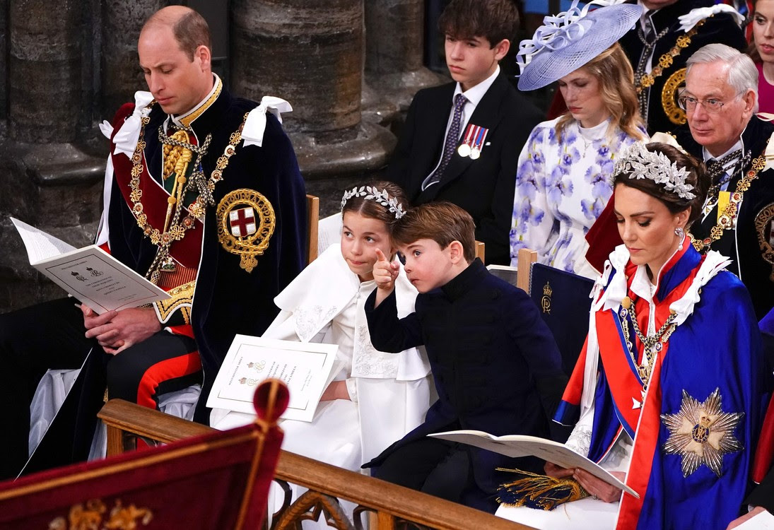 Gia đình hoàng gia tại Tu viện Westminster ở London vào Thứ Bảy ngày 6 tháng 5 năm 2023. .  (Ảnh của Yui Mok/POOL/AFP)
