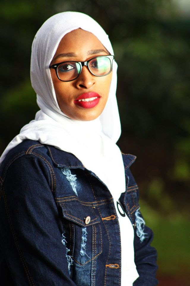 Asha anasema kuwa mume wake alijiunga na chuo kikuu na akaanza kuwa na mienendo tofauti isio ya kawaida