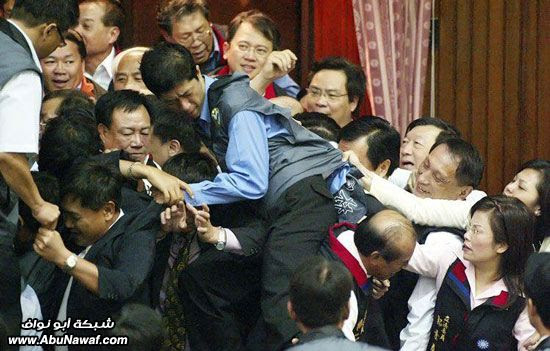 صور مضاربات البرلمانات بالعالم مع صور طريفه Image012