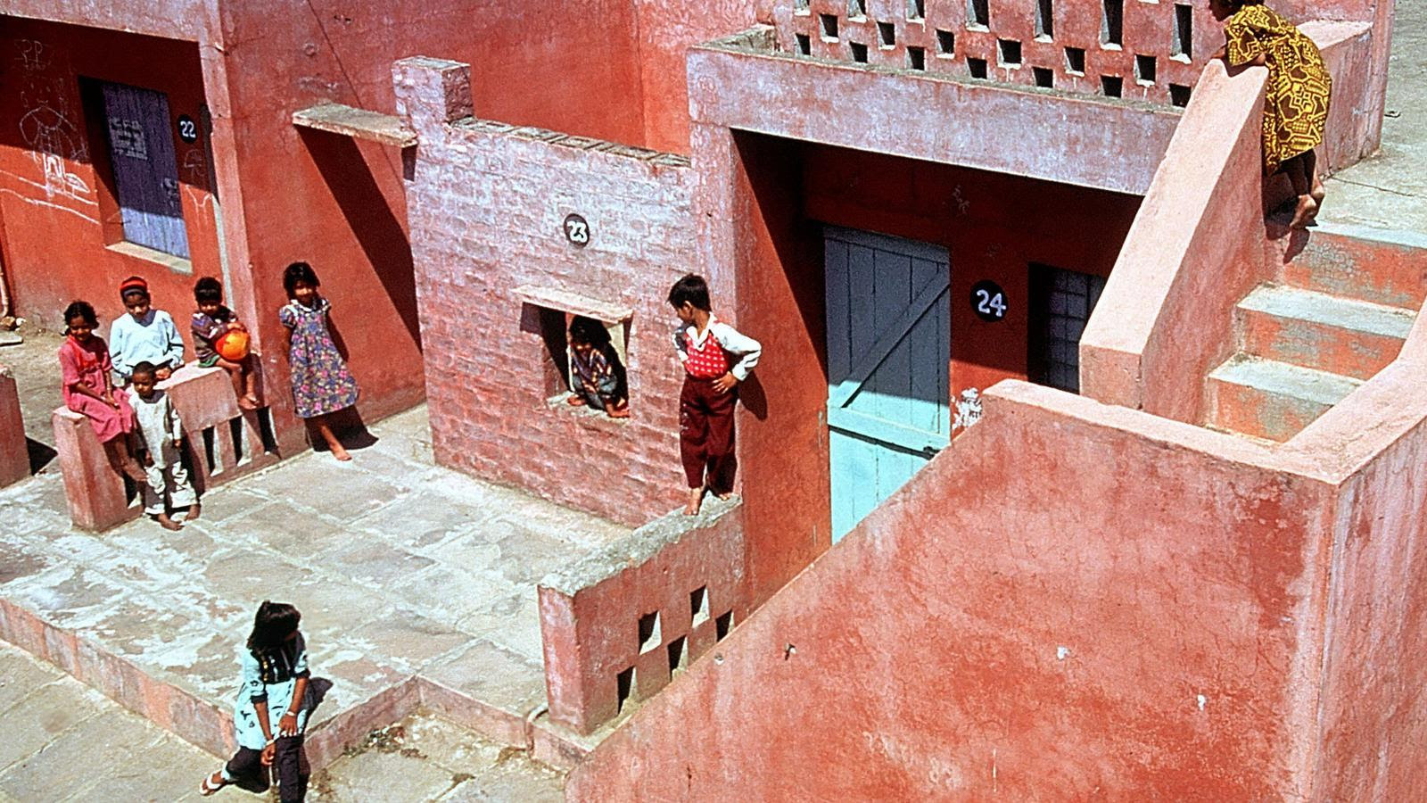 Cases barates d'Aranya, a l'Índia, de Balkrishna Doshi / VSF/PREMI PRITZKER