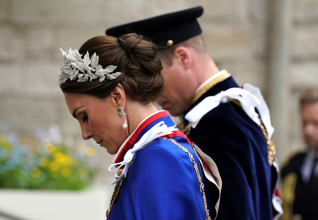 Hoàng tử Anh William và Kate, Công nương xứ Wales rạng ngời với đôi hoa tai của Lady Di.  (Andrew Milligan/Pool qua AP)