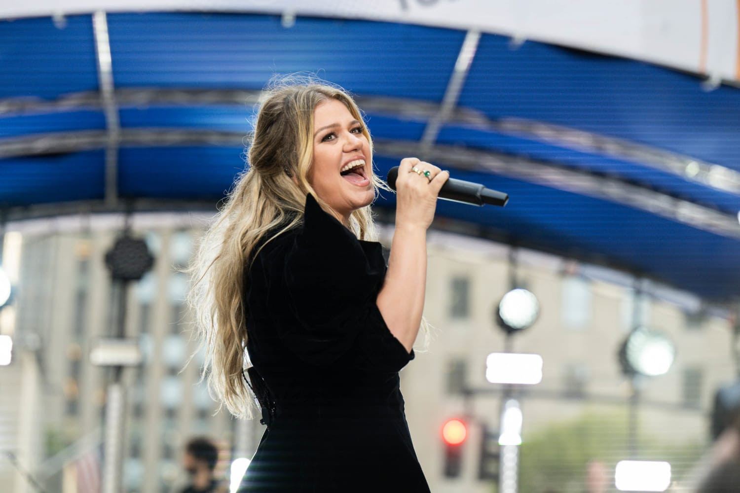 Here's what to know, plus whether it's safe to get a flu shot and the new COVID vaccine at the same time Kelly-clarkson-TODAY-concert-mc-230922-01-3aca8f