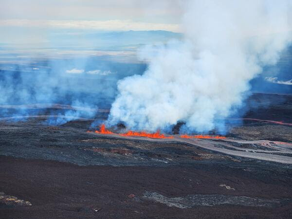 Lava flow on Mauna Loa