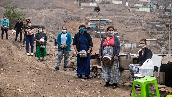 Bárcenas enfatizó en la necesidad de analizar la brecha que afecta a las mujeres que abandonaron el mercado laboral como consecuencia de la Covid-19, para lo cual propuso extender el ingreso básico de emergencia. Foto: Radio Bayamo.