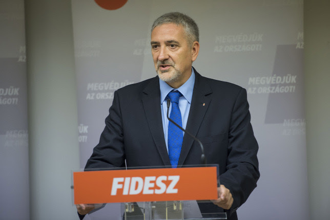 Fidesz: Erősödik és stabil a gazdaság, emelkedik a bérek reálértéke, gyarapodnak a családok